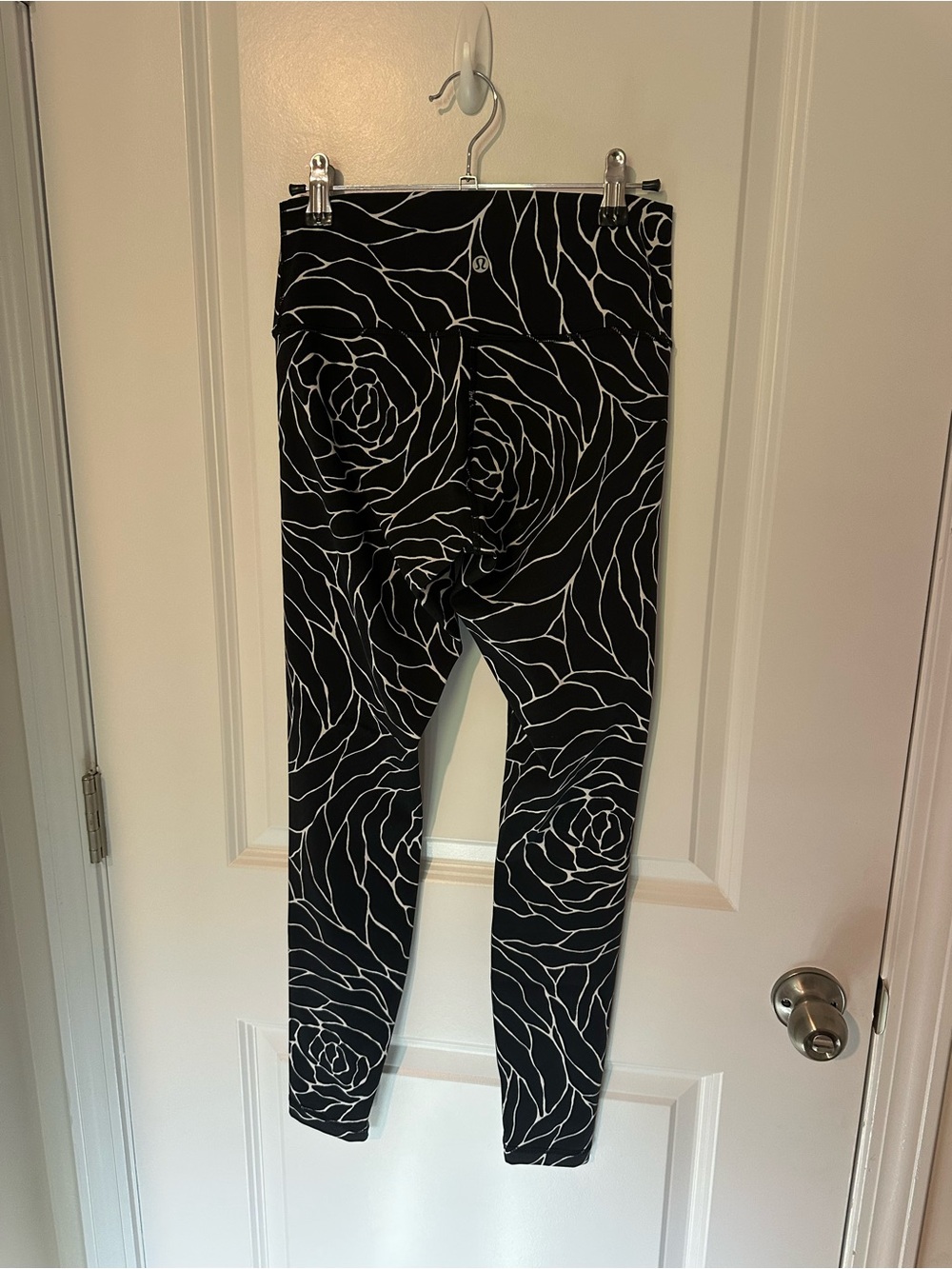 lululemon athletica Black Leggings with White Rose Line Print - Picture 2 of 4